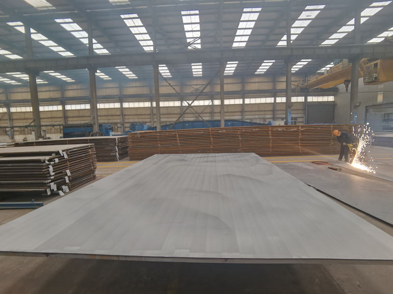 Nickel base alloy plate