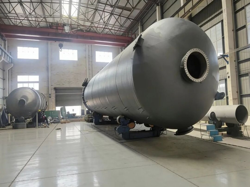 Large Chemical Pressure Vessels